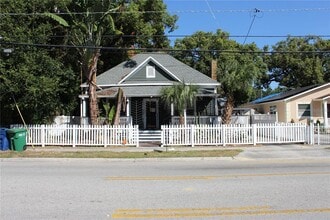 Building Photo - 1006 E 21st Ave