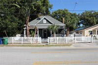 Building Photo - 1006 E 21st Ave