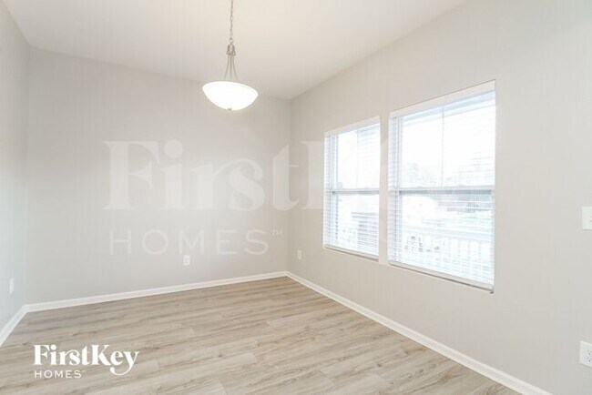 Building Photo - 441 Quick Silver Dr