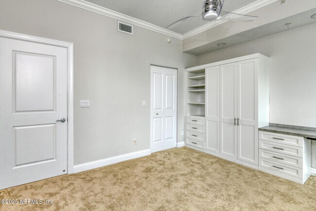 Building Photo - 1431 Riverplace Blvd