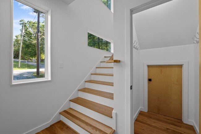 Building Photo - Stunning New Construction Home in the Hear...