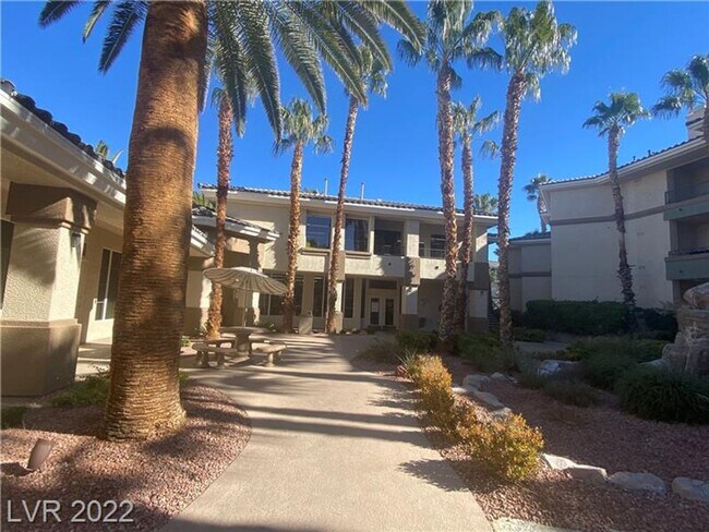 Building Photo - 1 Bedroom Furnished Condo located in Vistana!