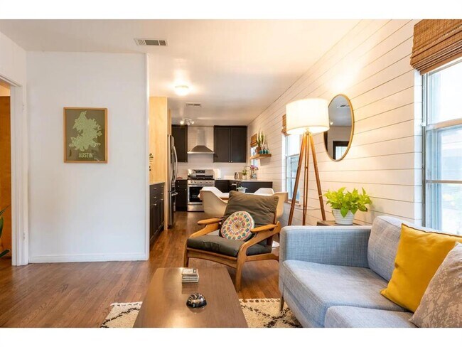 Building Photo - 3011 E 17th St