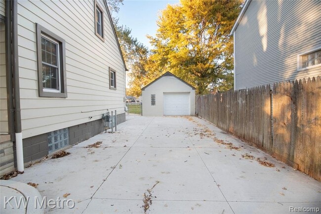 Building Photo - 22101 Ridgeway St