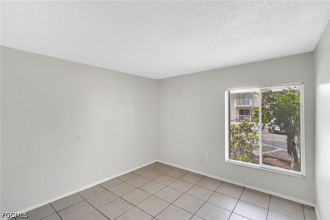 Building Photo - 1830 Maravilla Ave
