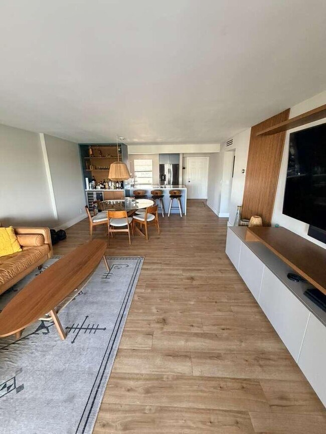 Building Photo - 301 SE 3rd St