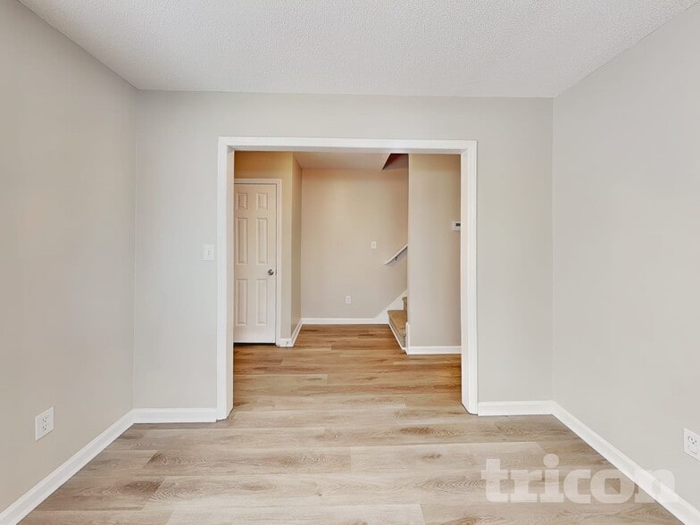 Building Photo - 4417 Woodlawn Dr