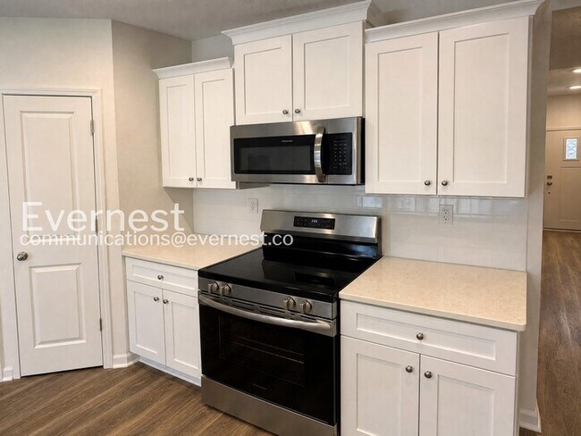 Building Photo - Spacious 3-BR Townhome with Private Patio & Garage / Pet Friendly / Vouchers Accepted / Coming Soon!