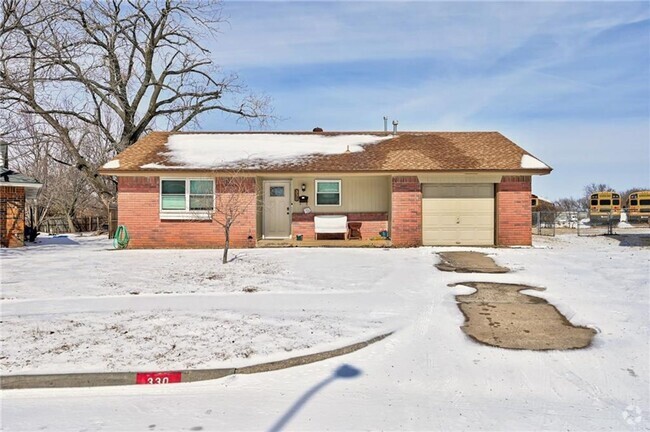 Building Photo - 330 Overton Dr