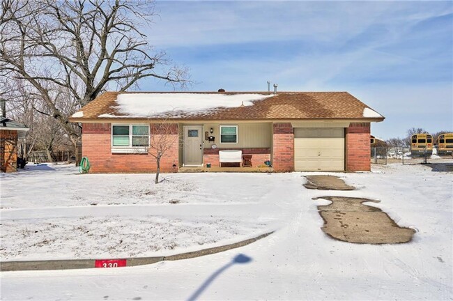 Primary Photo - 330 Overton Dr