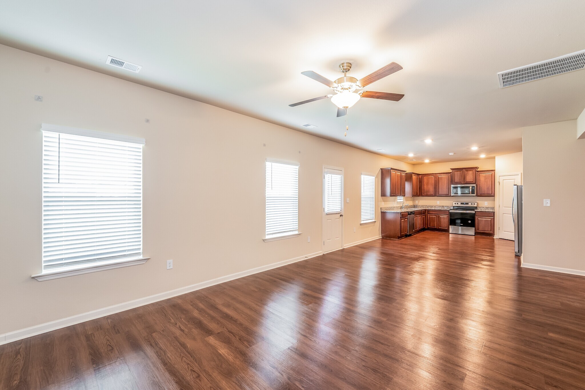 Building Photo - 375 Clover Cir