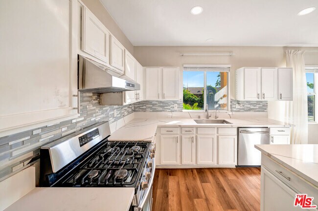 Building Photo - 12440 La Cresta Way