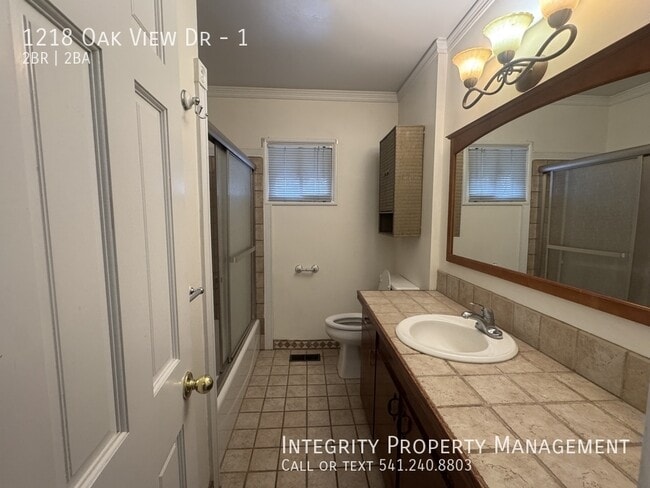 Building Photo - 1218 Oak View Dr