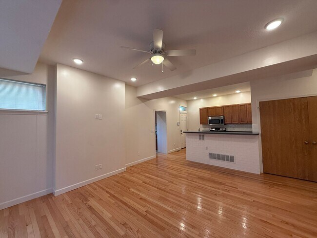 Building Photo - 211 E Lane Ave