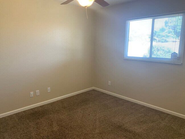 Building Photo - Great 3 bedroom 2 bath home