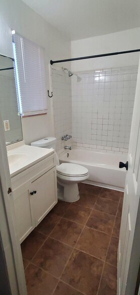 Building Photo - 16122 S Ainsworth St