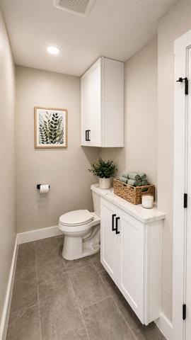 Building Photo - 2400 Bowling Green St