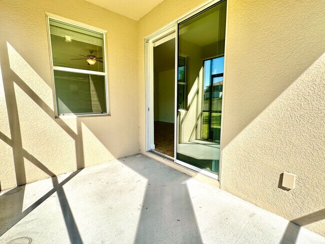 Building Photo - Upscale and modern 5bedroom/2.5bath home in Festival Community!