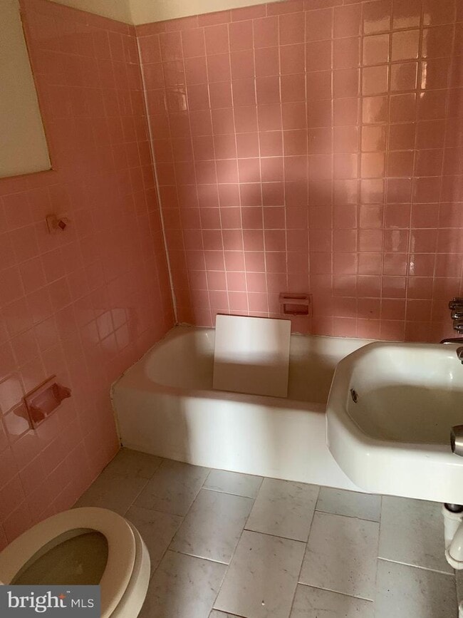 Building Photo - 3528 Arthur St