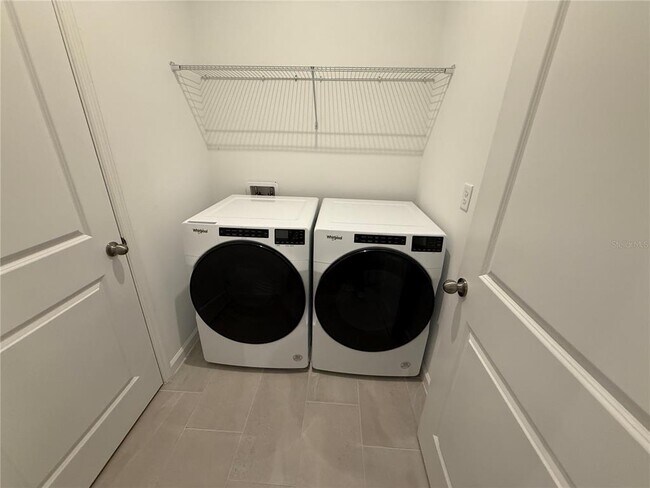 Building Photo - 1165 Lakeshore Breeze Pl