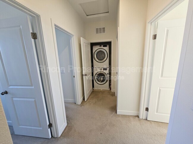 Building Photo - 209 Westpark Ct