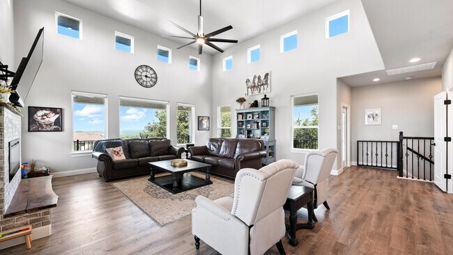 Building Photo - 2330 Sunset Ridge