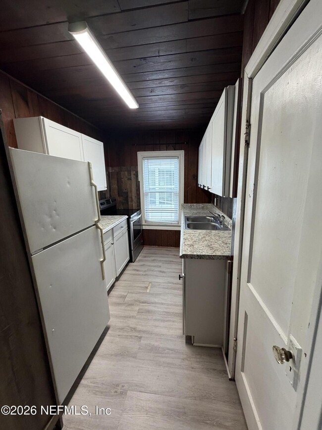 Building Photo - 1720 1st St N