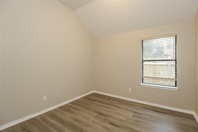 Building Photo - 1632 Hollowbrook