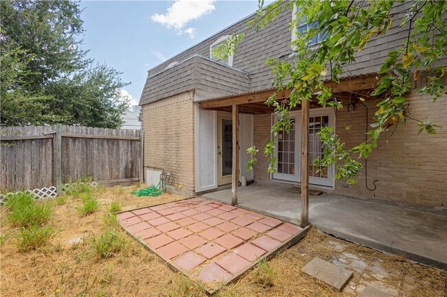 Building Photo - 5030 Meandering Ln