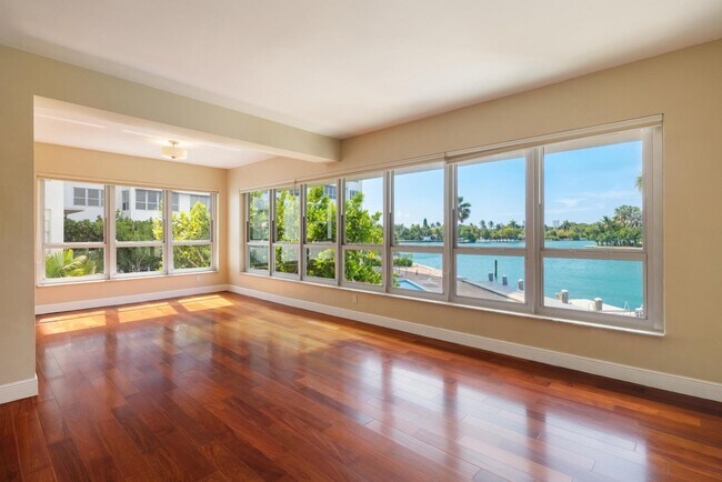 Building Photo - 9102 W Bay Harbor Dr