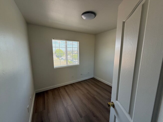 Building Photo - Paul Lee - R7535