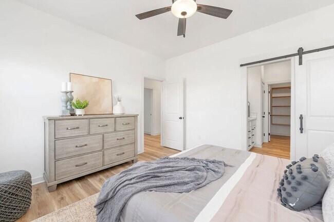 Building Photo - 3 Bedroom Townhome! Goddard School District! 1/2 Month Free!