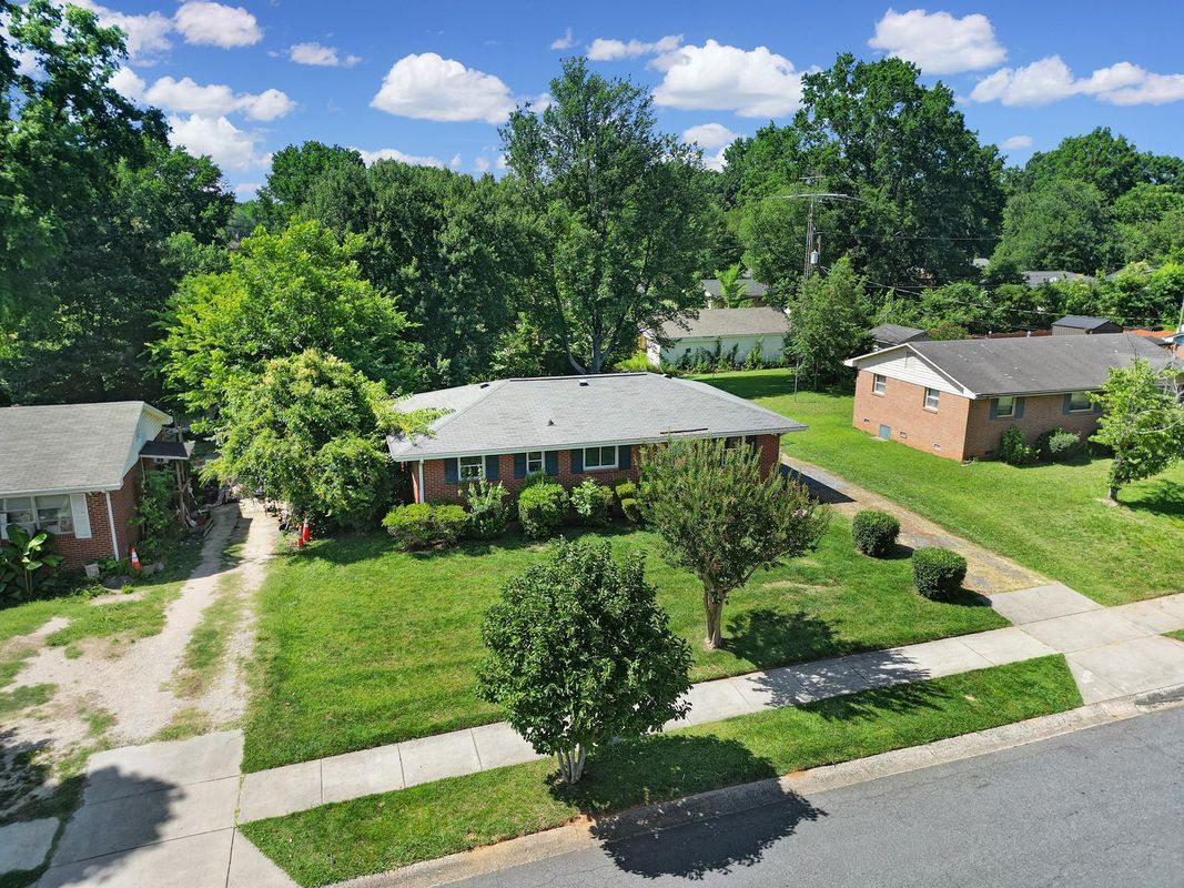 Building Photo - 4301 Briarhill Dr