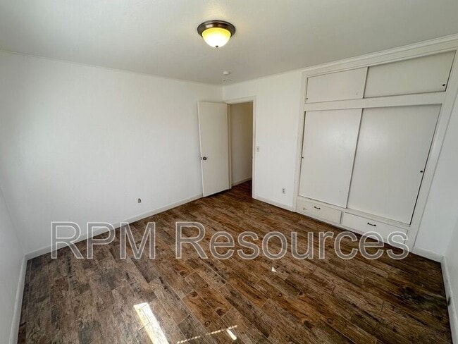 Building Photo - 2136 Carlton Way