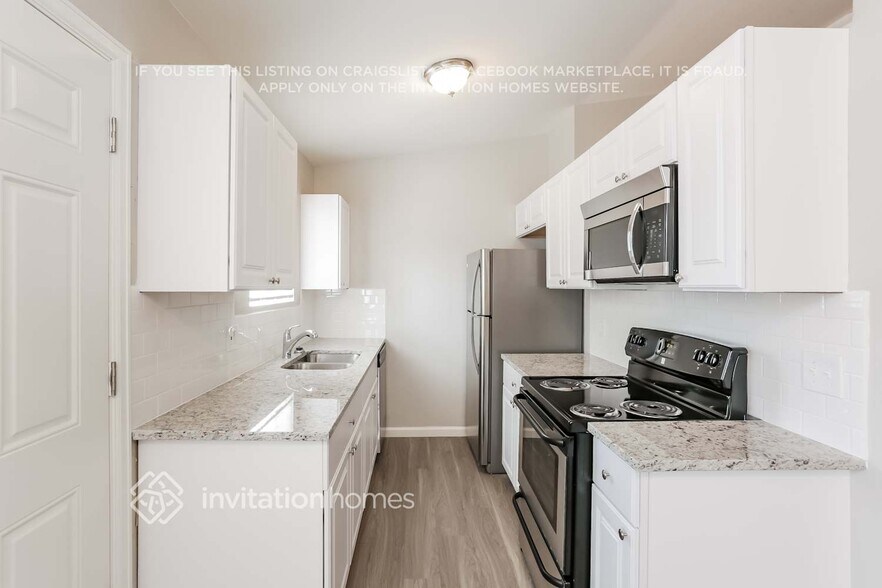 Building Photo - 4895 S Pagosa Cir