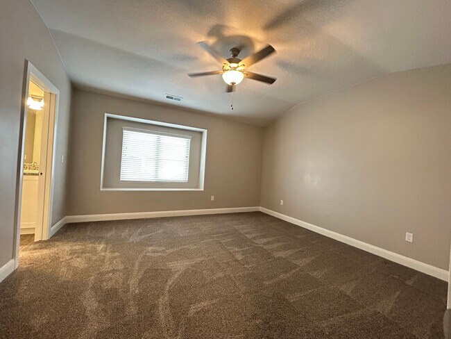 Building Photo - Shadow Ridge Townhome!