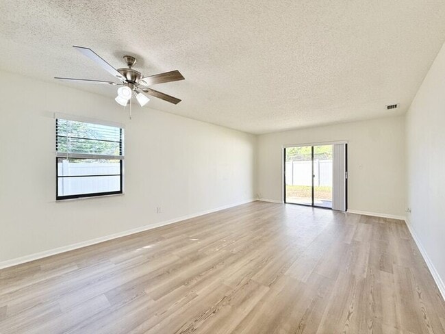 Building Photo - 5212 Peach Ave