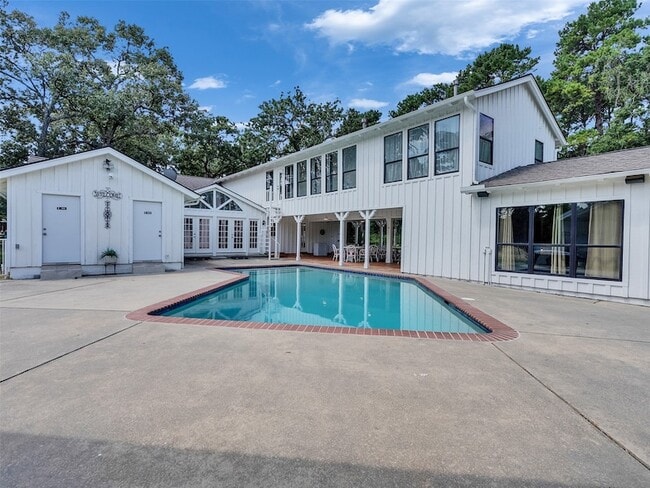 Building Photo - 8402 Matthews Ln