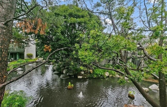 Building Photo - 2526 W MacArthur Blvd