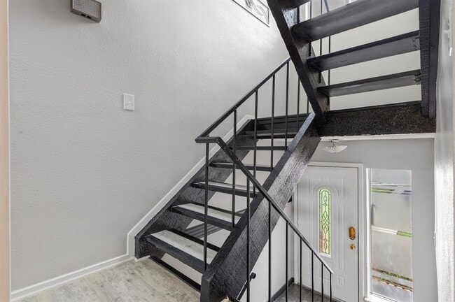 Building Photo - 6405 Chimney Creek Cir
