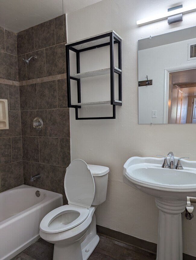 Building Photo - 1812 S Hardy Dr