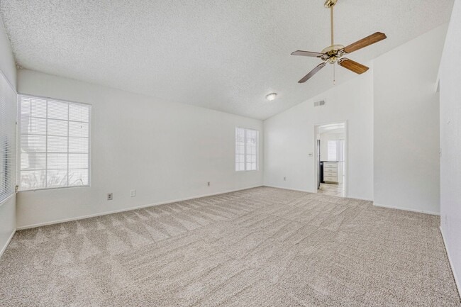 Building Photo - Newly painted and new carpet!