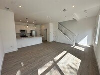 Building Photo - 585-150