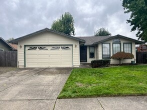 Building Photo - SINGLE LEVEL 3 BEDROOM HOME, FENCED IN YARD