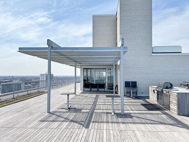 Building Photo - 3900 N Lake Shore Dr