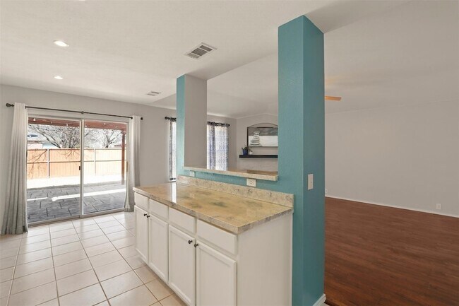 Building Photo - 2201 Tailburton Ct