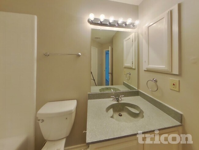 Building Photo - 806 Gable Ave