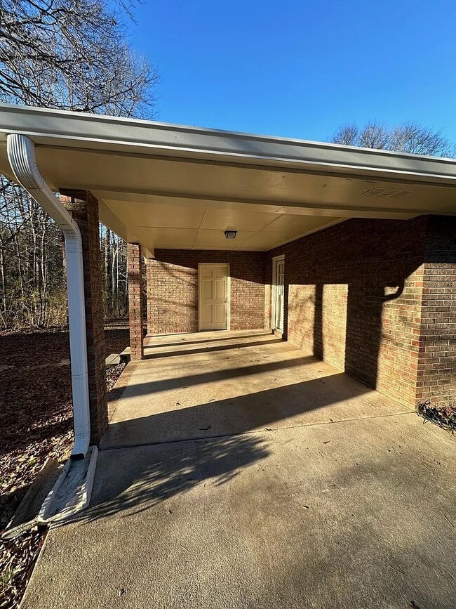 Building Photo - 326 Rooks Rd