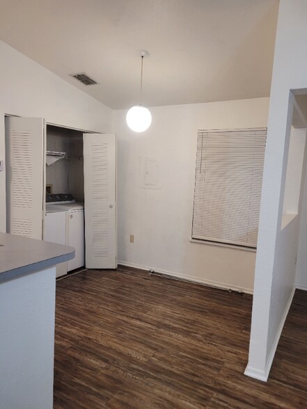 Building Photo - 1603 Columbus Arms Cir