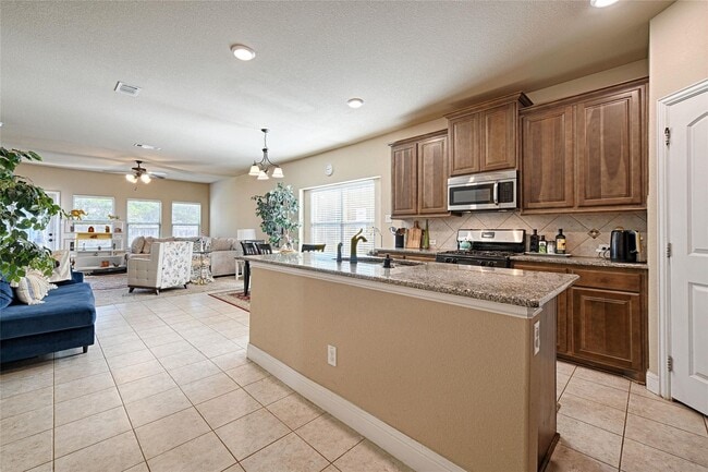 Building Photo - 640 Teakwood Dr